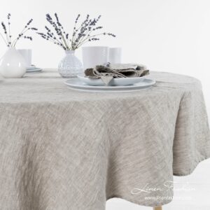 Round tablecloth in light grey.