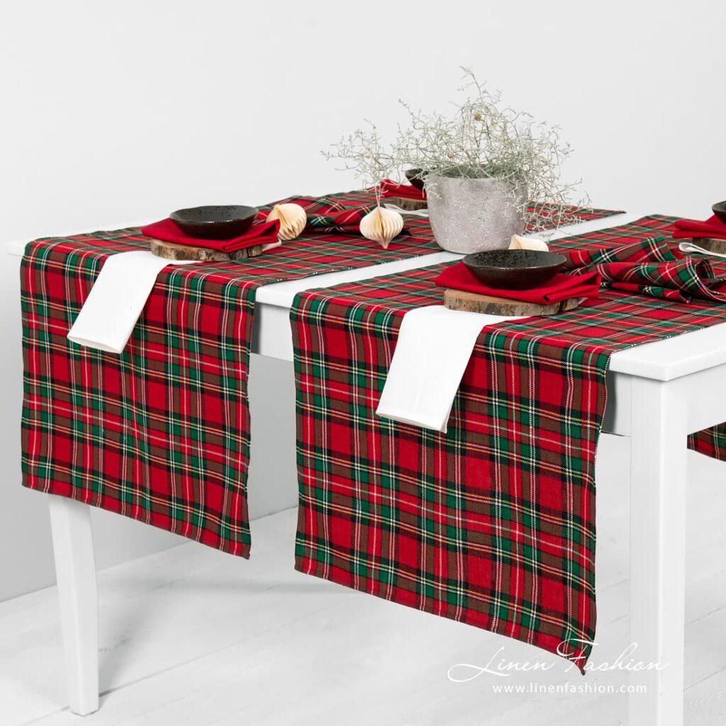 SCARLET checked runner.