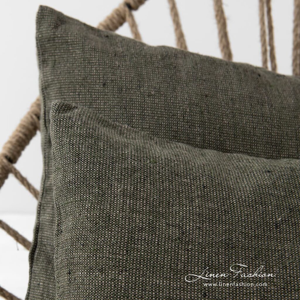 Green cushion covers Mossa in 100% linen, with zipper.