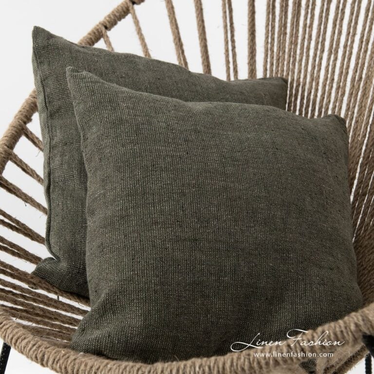 Green cushion covers Mossa in 100% linen.
