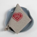 HARTY Obrúsok prírodný s červenou výšivkou