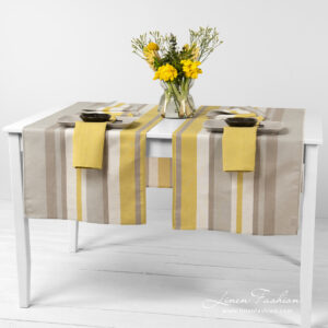 Linen cotton runner in stripes.