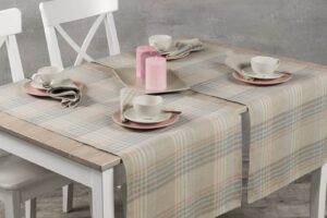 DELTA Behúň na stôl svetlosivý