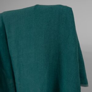 Široká ľanová tmavotyrkysová tkanina praná