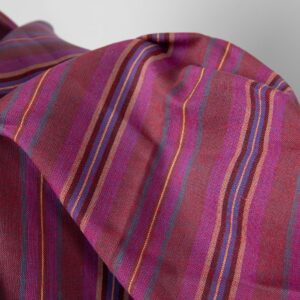 Ľanovo-bavlnená tkanina v červených pruhoch rôznych odtieňov