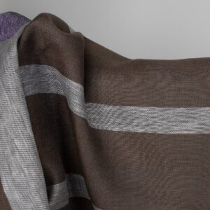 Ľanová látka vo fialových a hnedých pruhoch