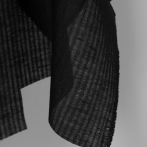 Priesvitná ľanová tkanina s čiernymi pruhmi