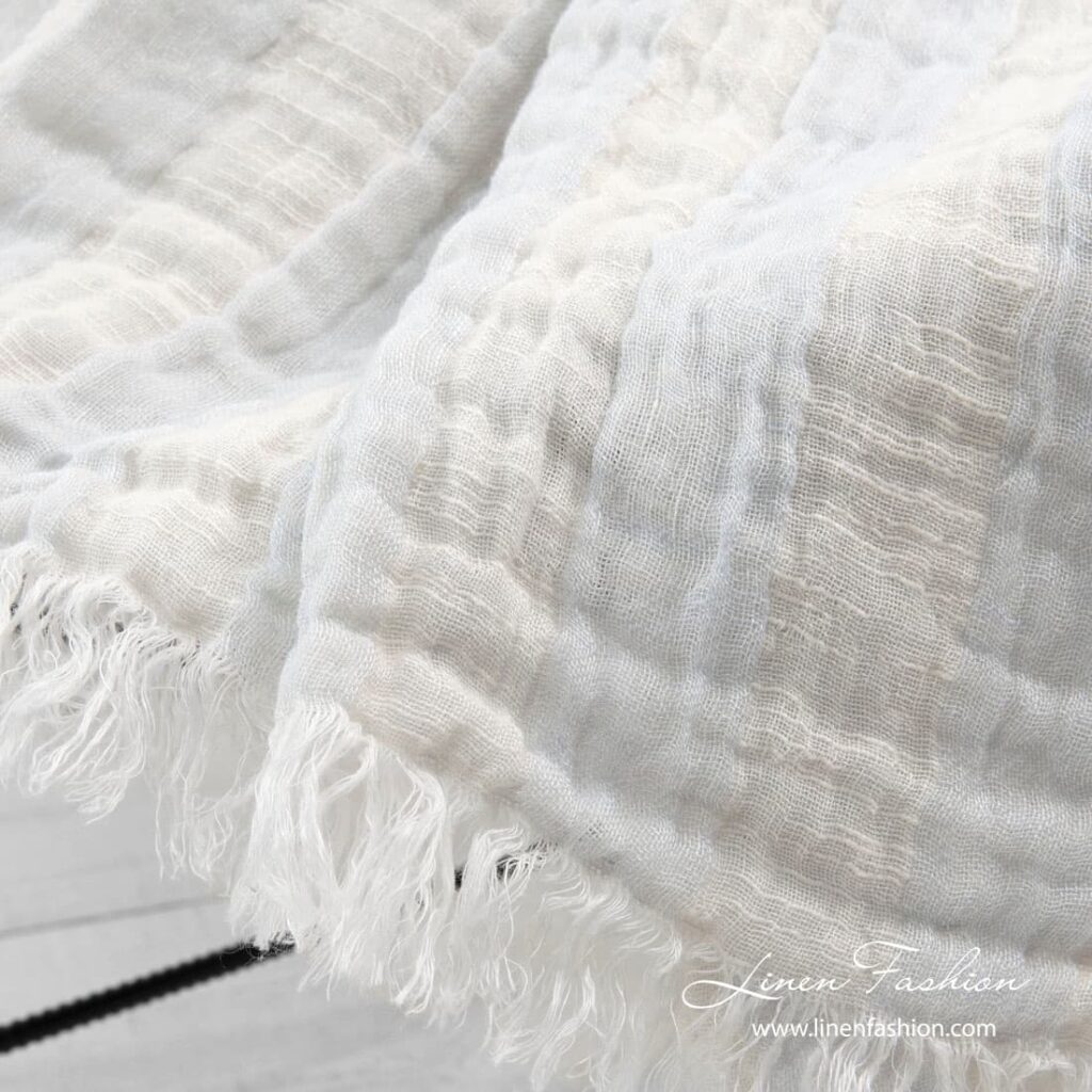 Blanket with fringes, madam.