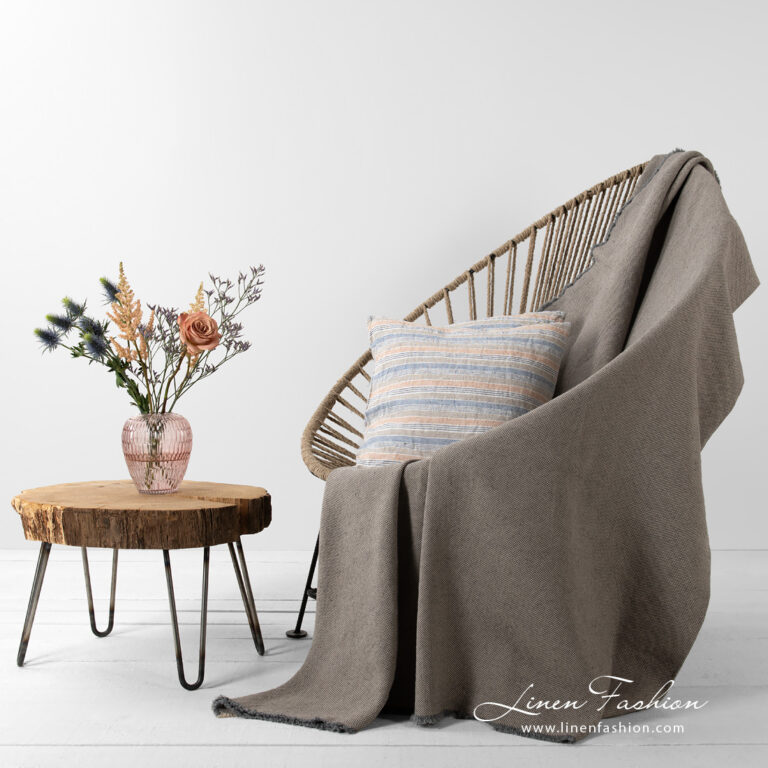 Linen cotton grey blanket with fringes.
