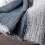 FOCUS Prikrývka tmavosivá