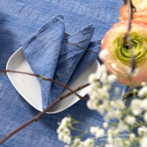 PORTO blue linen napkin in openweave checks
