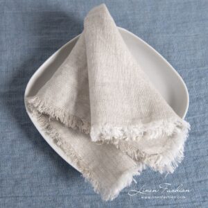 MANTIS light grey linen napkin with fringes