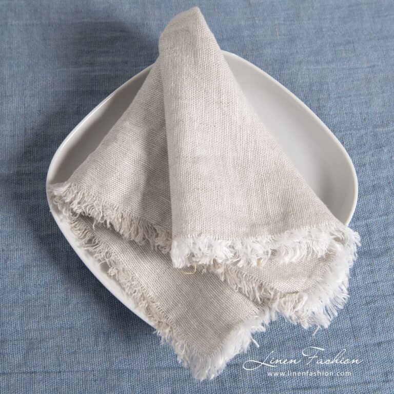 MANTIS light grey linen napkin with fringes