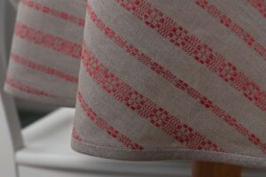 ORNA Obrus okrúhly/oválny červený