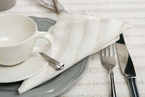 ORNA Stolový obrúsok biely