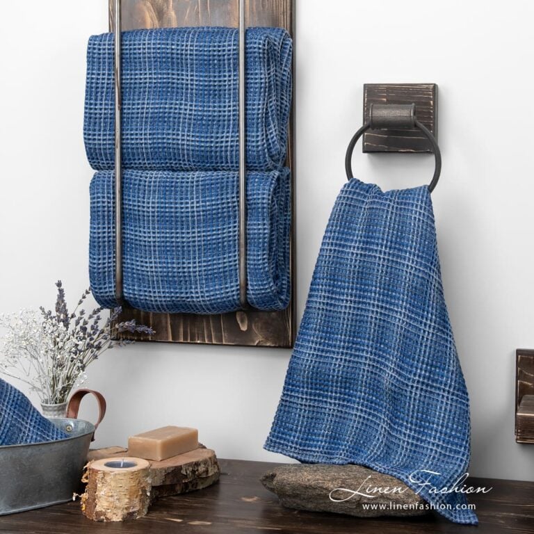 BINGO blue linen bath towel