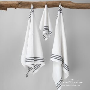 TRIO white towel