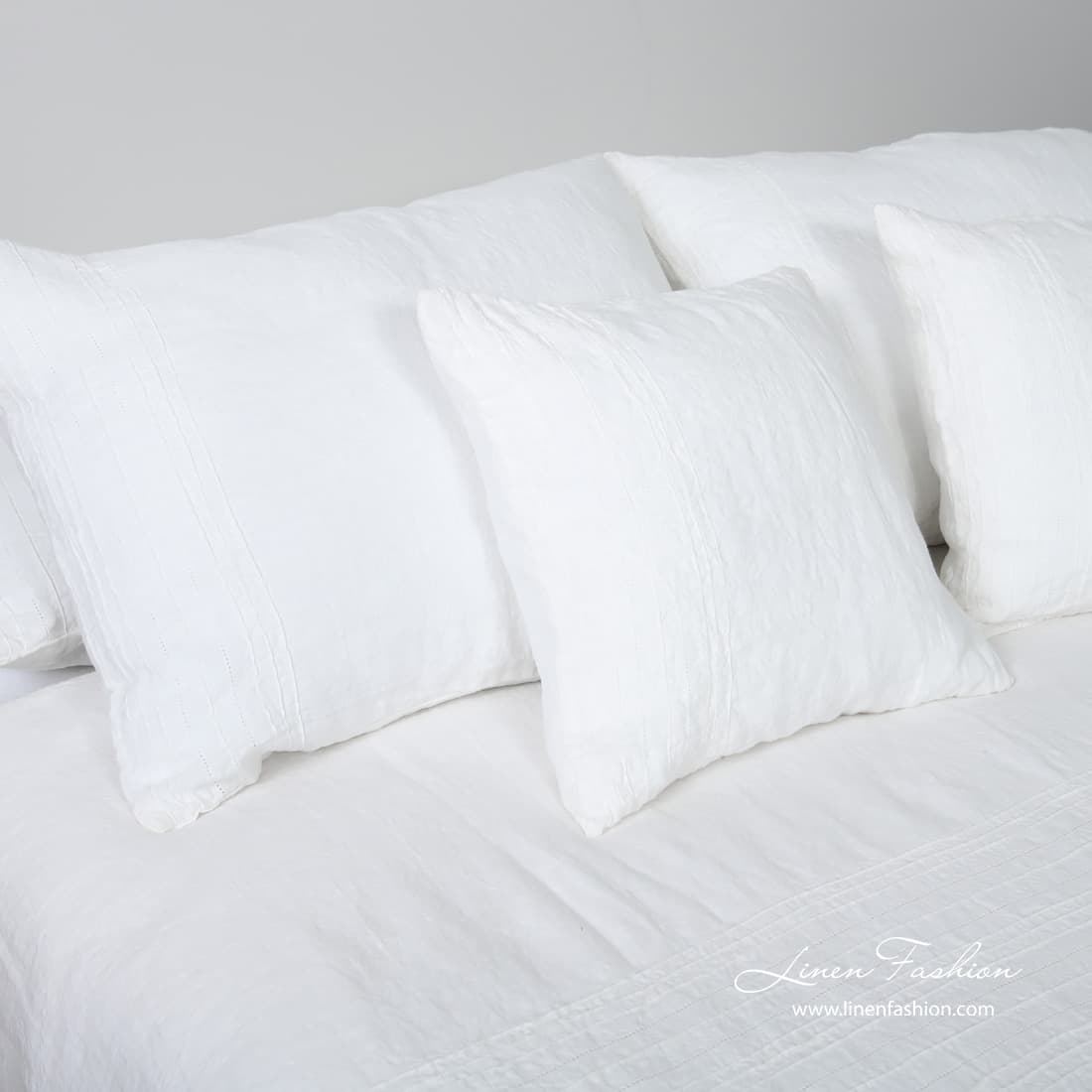 Flamingo pillow case.