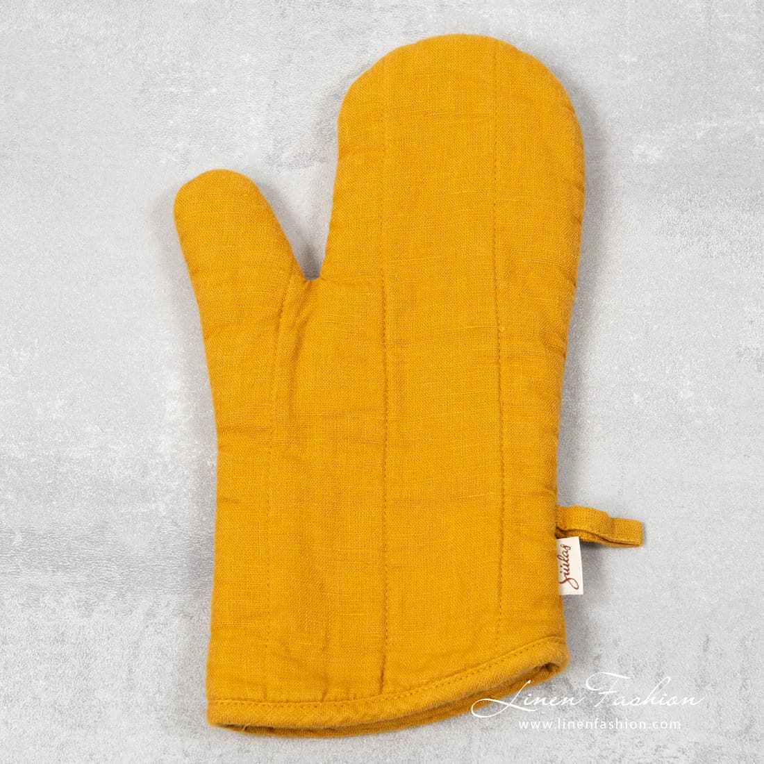 Yellow linen oven glove, gamma.