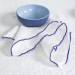 ARVO Stolová servítka biela s fialovým okrajom