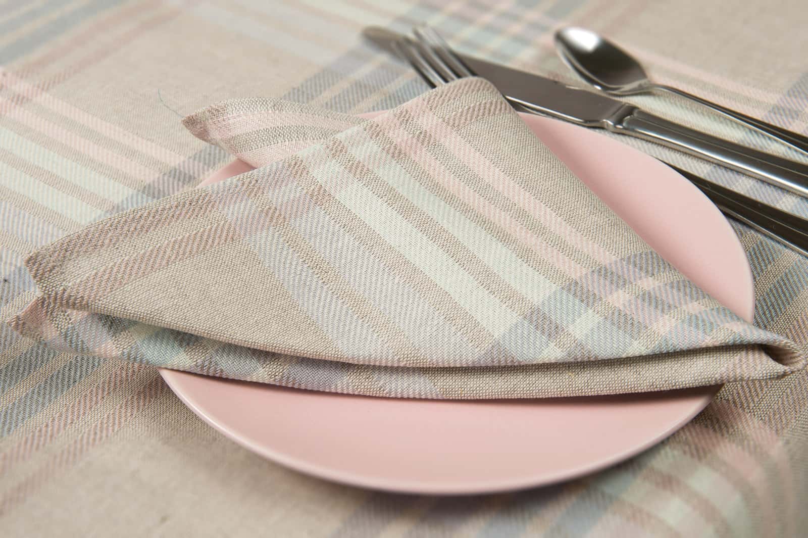 DELTA Obrúsok svetlosivý