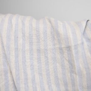 Praná ľanová látka vo vanilkových a svetlomodrých prúžkoch