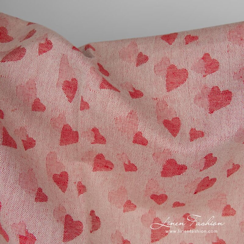 It can be used both sides: pale brown pink side with red hearts and the red side with pink brown hearts