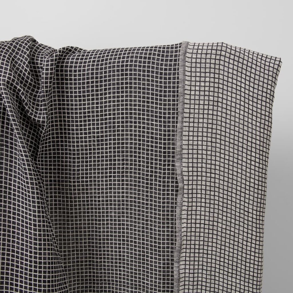 Half-linen fabric in black and white checks washed