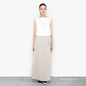 Light grey coloured skirt.