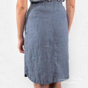 Linen skirt in blue.