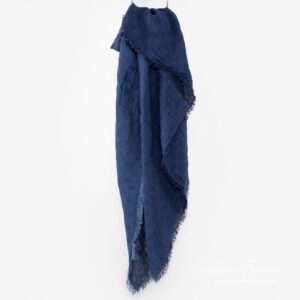 Linen scarf in dark blue.