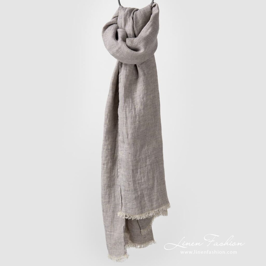 Greyish linen shawl in small checks