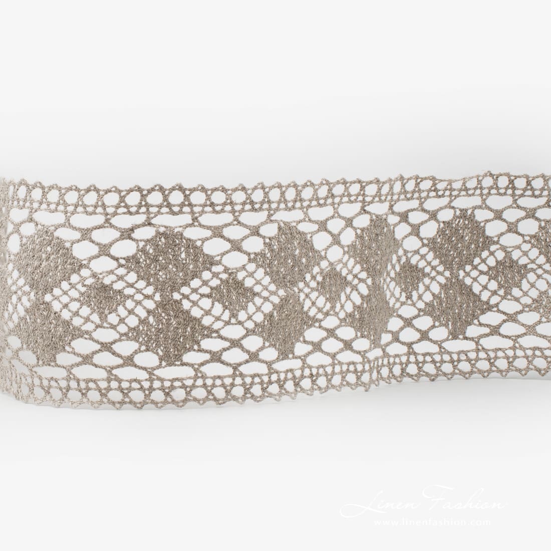 Natural linen lace no. 69 with diamond pattern